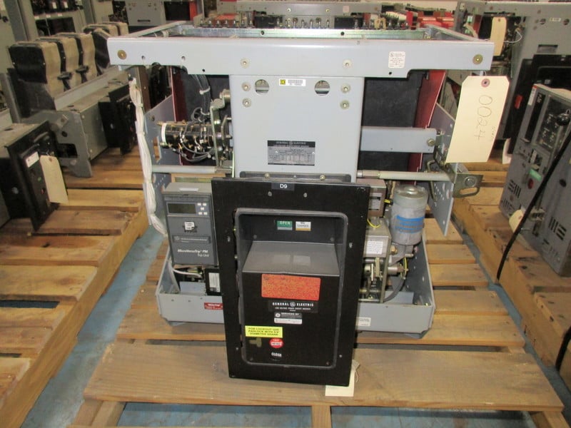 4000 Amps, General Electric, akr- 10f-100, electrically operated, drawout - Image 1