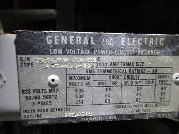 2000 Amps, General Electric, AKRT-10D-50H, manually operated, drawout - Image 2