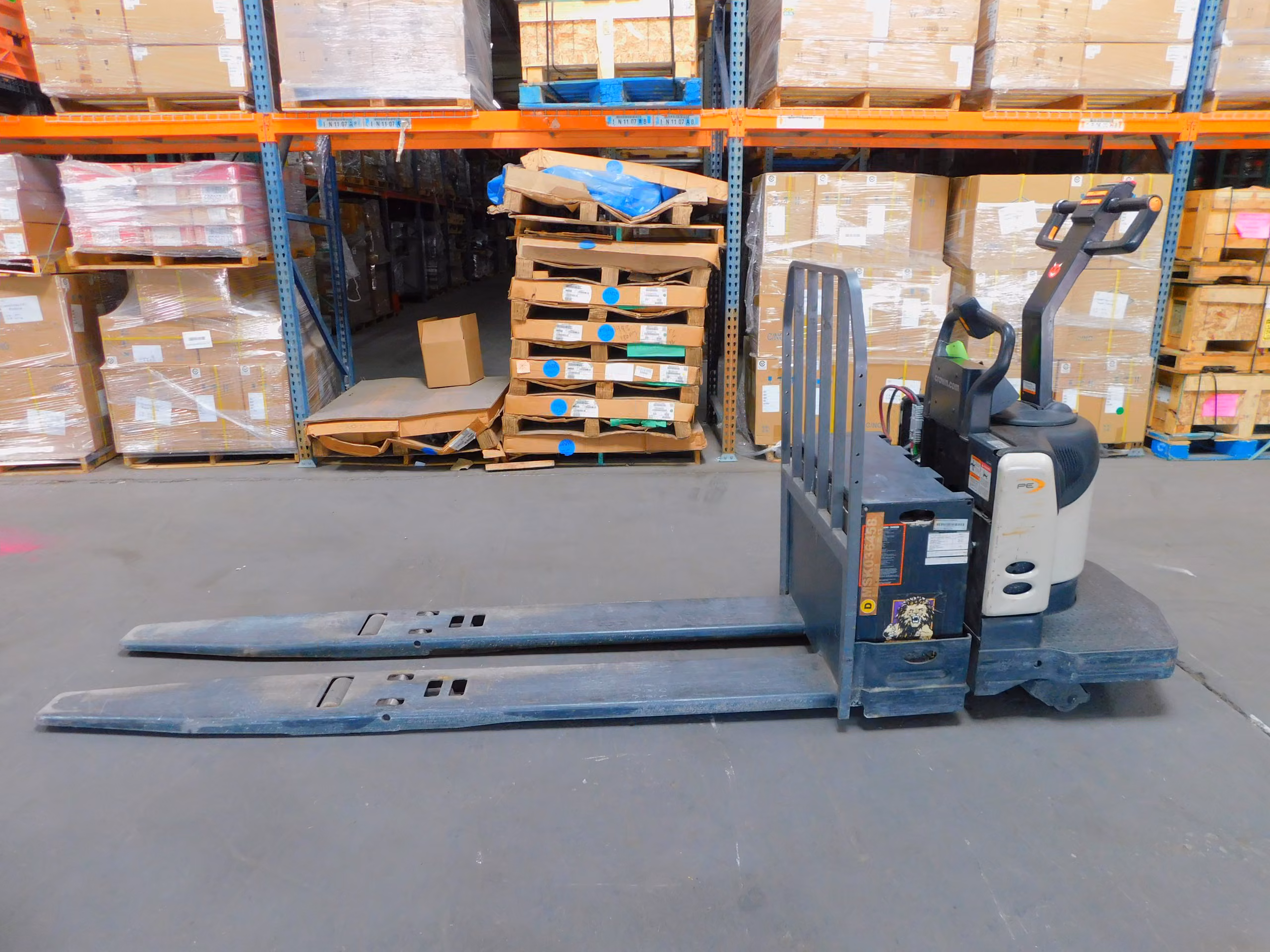 6000 lb. Crown #PE4500-60, electric rider pallet jack, 96" forks, 24 V., power steering, 2520 hours - Image 2