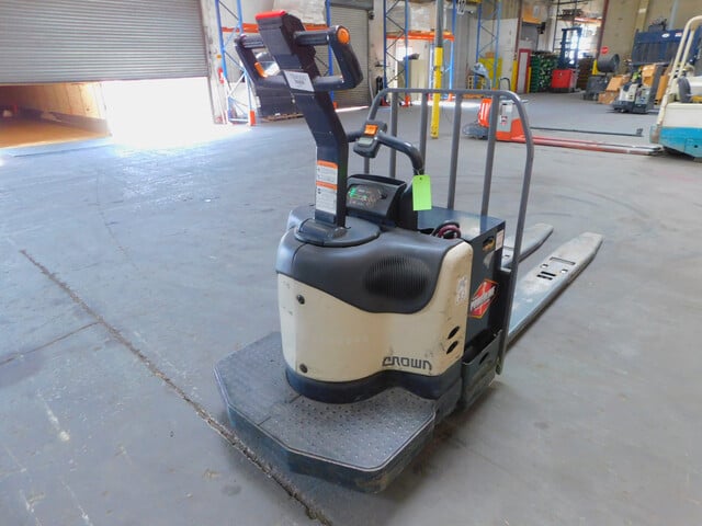 8000 lb. Crown #PE4500-80, electric rider pallet jack, 96" forks, 24 V., 5218 hours - Image 2