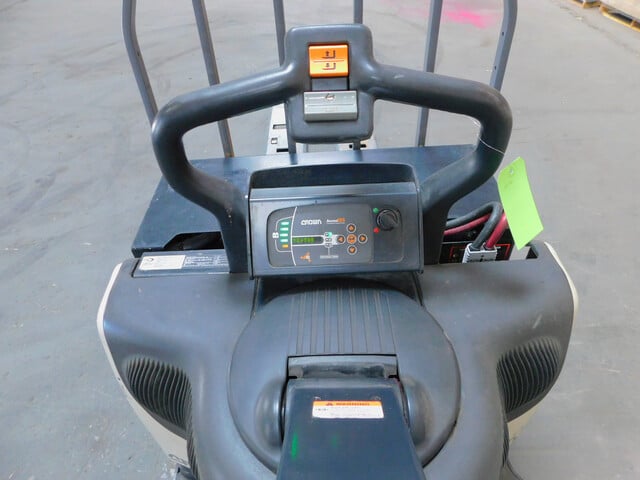 8000 lb. Crown #PE4500-80, electric rider pallet jack, 96" forks, 24 V., 5218 hours - Image 4