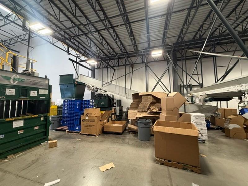 International #4430-60HP, auto-tie horizontal baler, 44" x 30" bale, 42" x 60" feed opening, 8" cylinder - Image 1