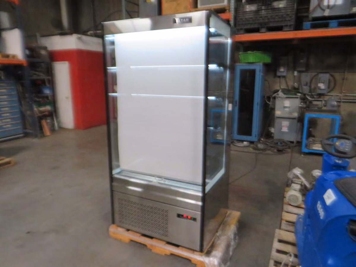 Titan #XTO-40-G, Beverage Cooler, 38.6 cu. ft., 36&deg; F, 220 V., 1 Ph. - Image 2