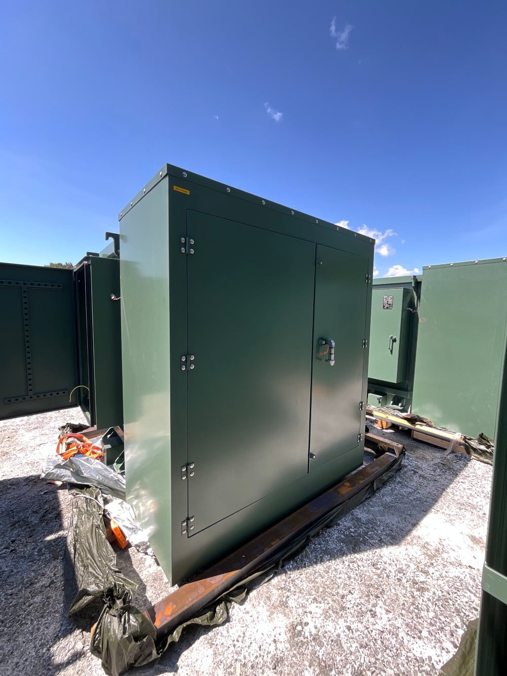 3000 kVA 34500 Delta Primary, 480Y/277 Secondary, PAD, NEW(39 available, immediate shipment available) - Image 3