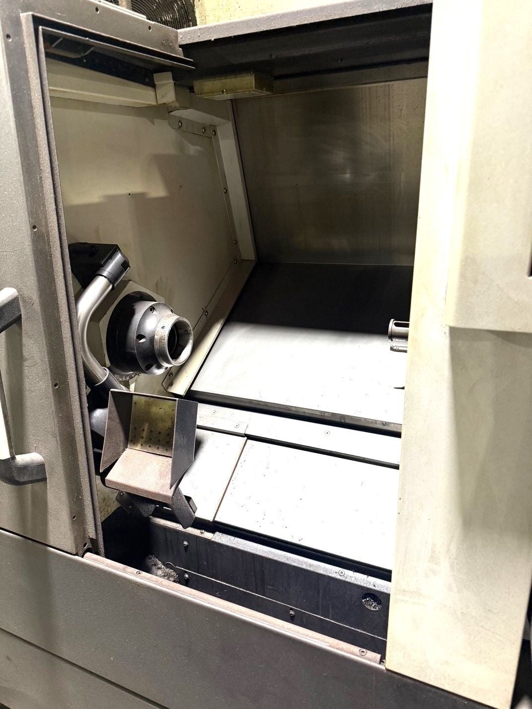 Daewoo Doosan #LYNX-2100LB, CNC Lathe, 13.8 diameter x 21.6" L, 2.6" bar, 2.7" bore, 20 HP, 4500 RPM, 12 - Image 2