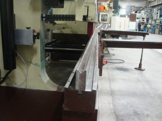 225 Ton, Wysong #225-12, mechanical press brake, 12' overall, 3" stroke, 12" max die space, 5" ram adj., 8' - Image 4