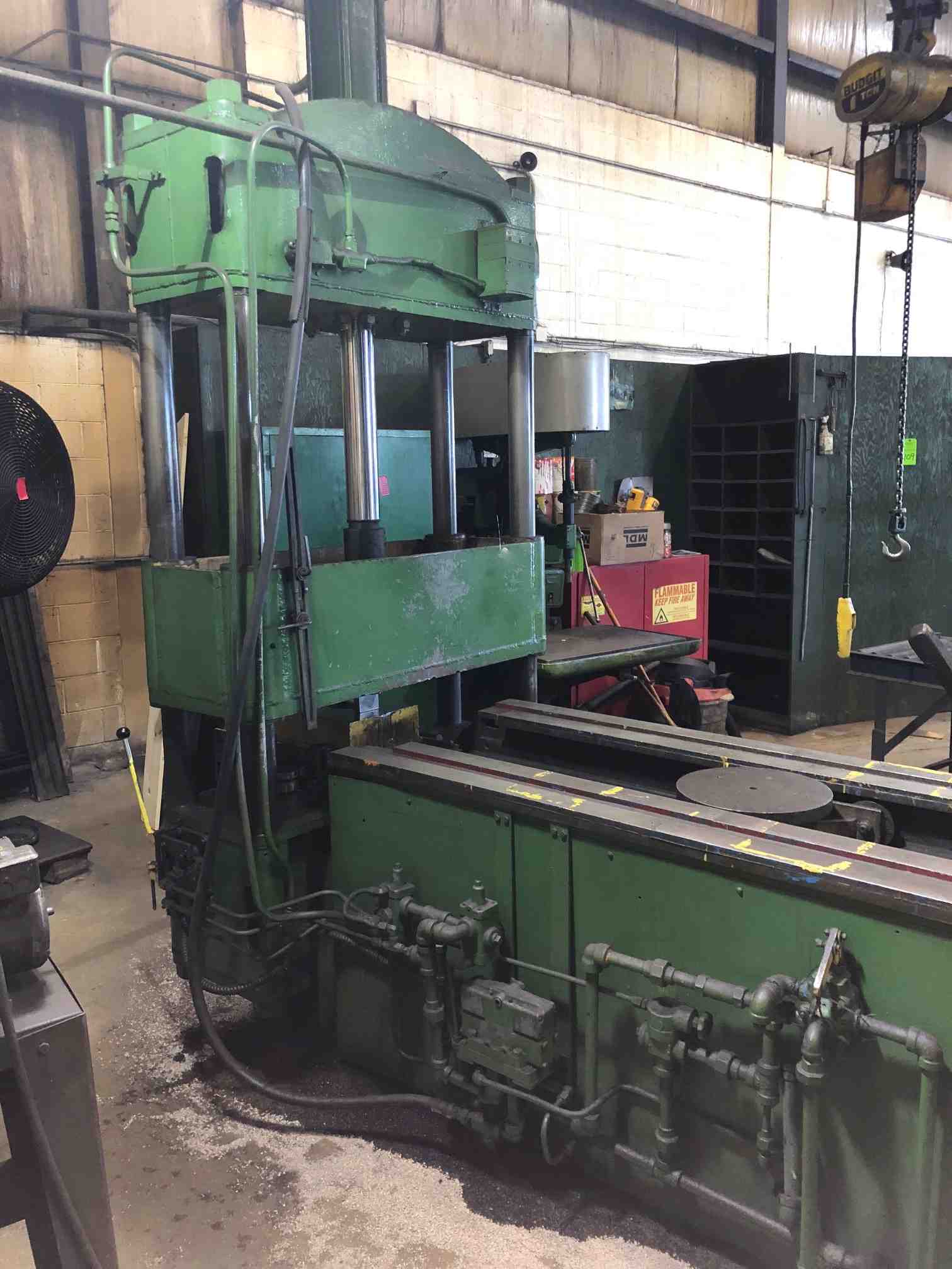 60 Ton, 4-post hydraulic straightening press, 23" stroke, 24" daylight, 42" x 18" table, 117" pneumatic run - Image 2