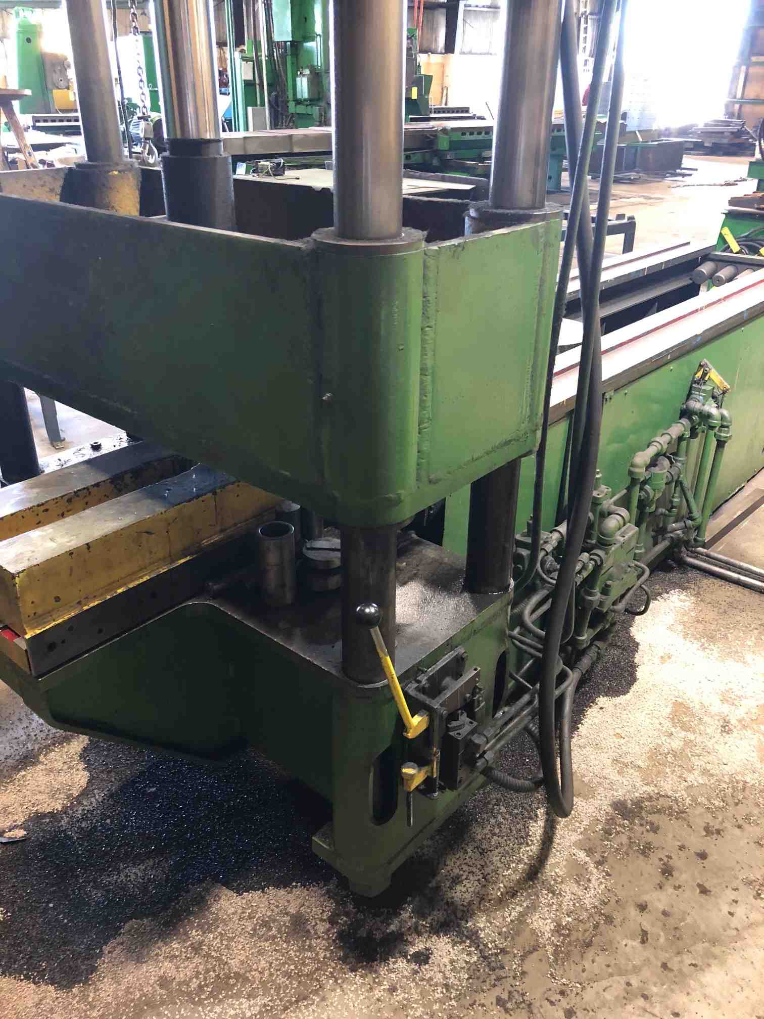 60 Ton, 4-post hydraulic straightening press, 23" stroke, 24" daylight, 42" x 18" table, 117" pneumatic run - Image 6