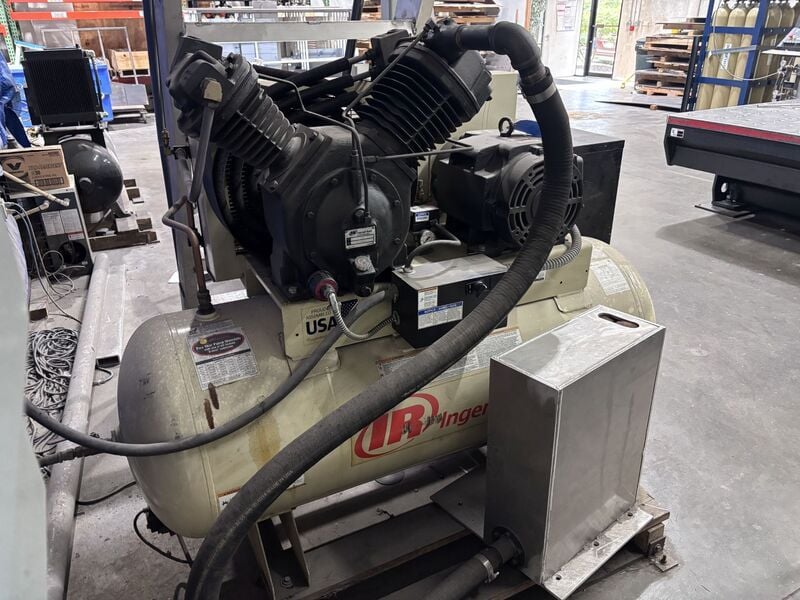 51 cfm, 175 psi, Ingersoll-Rand #7100E15-P, 2-stage reciprocating horizontal air compressor, 15 HP - Image 3