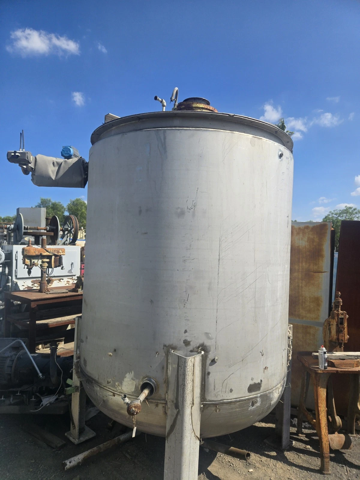 1500 gallon Stainless Steel mixing tank, 6' x 8' - Image 3