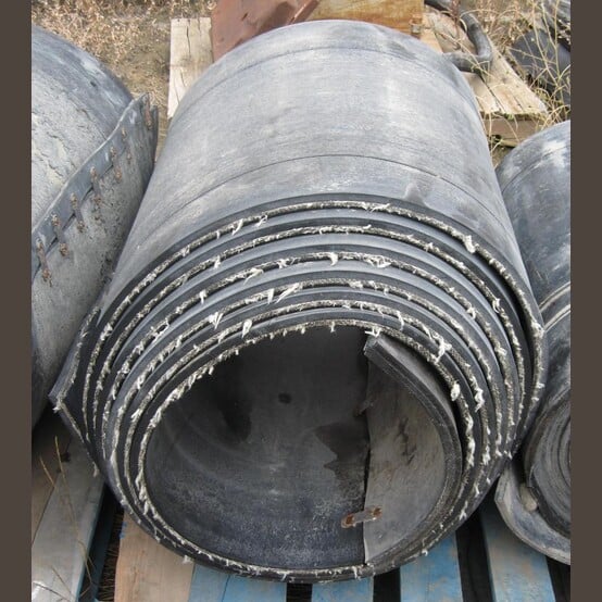 36" wide x 32' long Rubber Conveyor Belting, 4-Ply, 7/8" thick - Image 1