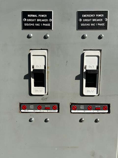 260 Amp. Zenith #ZTSL26EC-2, Automatic Transfer Switch, 120/240 Volts, 1 phase, service entrance rated, Nema - Image 5