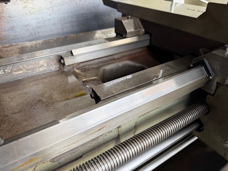 26" x 80" Sharp #2680B, engine lathe, 17" swing over cross slide, 3-jaw 12.5" chuck, 2-Axis digital read out - Image 4
