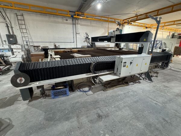 Flow #M500-4060XD, open gantry, slant bed catcher tank, 13' x 20' cutting area, 2018 - Image 3