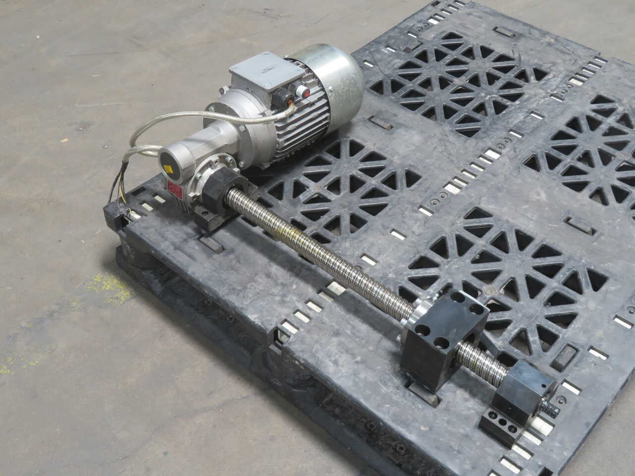 Carpanelli #MA80B4, Motorized Worm Gear Jack System, VF49, P80B14 - Image 1