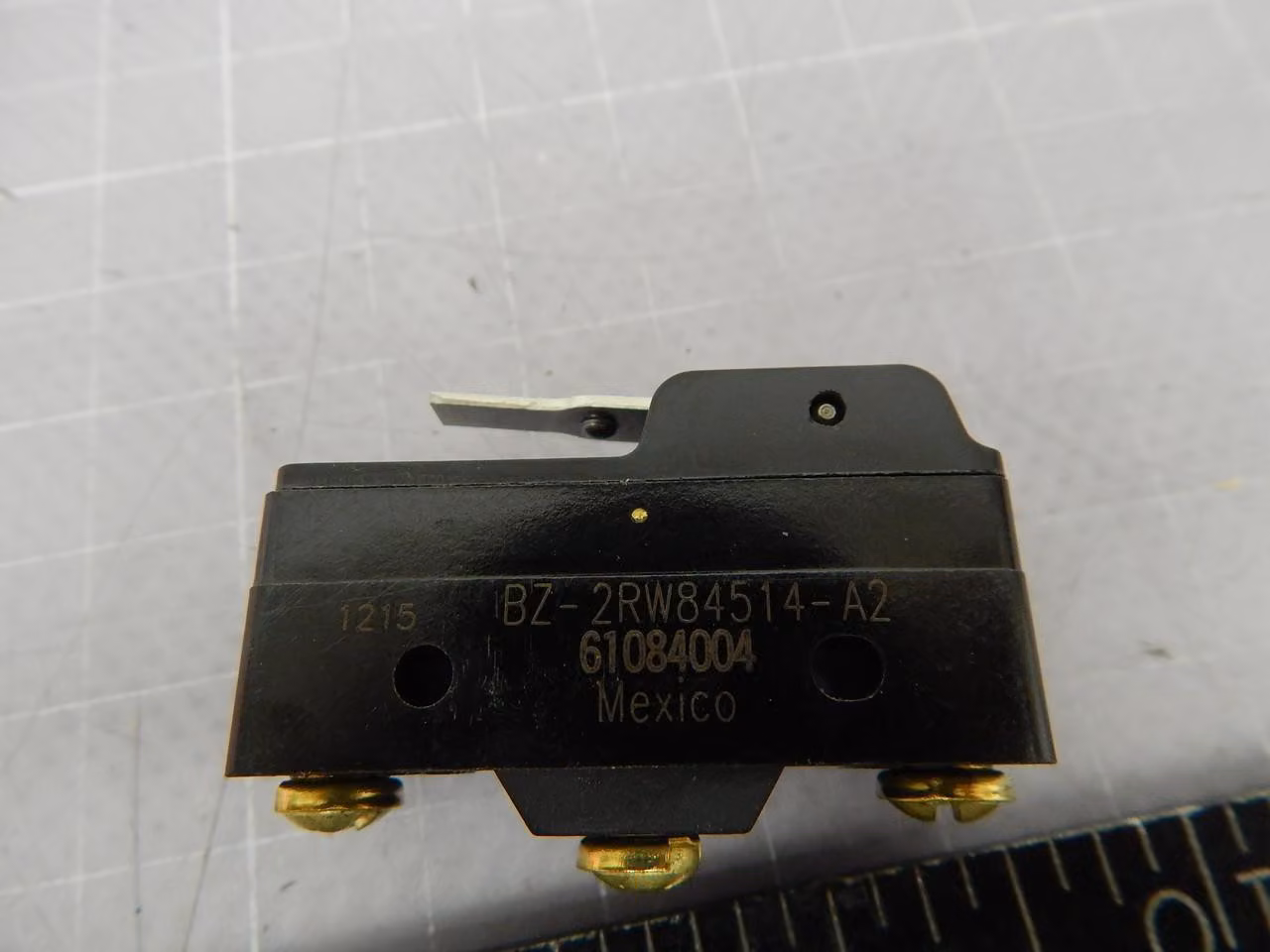 Micro Switch #BZ-2RW84514-A2, basic / snap action switch, LOT of 94 - Image 4