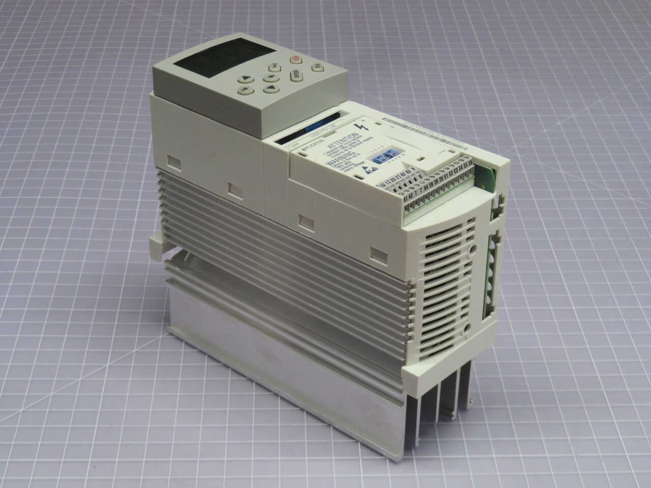 1 HP Lenze #E82EV751_2B, 8200 Vector Frequency Inverter, 0.75 KW, 240 Volts - Image 2