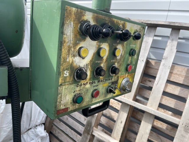 Universal milling machine, vertical mill, 18" x 48.5" table, 37" X, 26" Y, 13" Z, #40 taper, digital read - Image 8