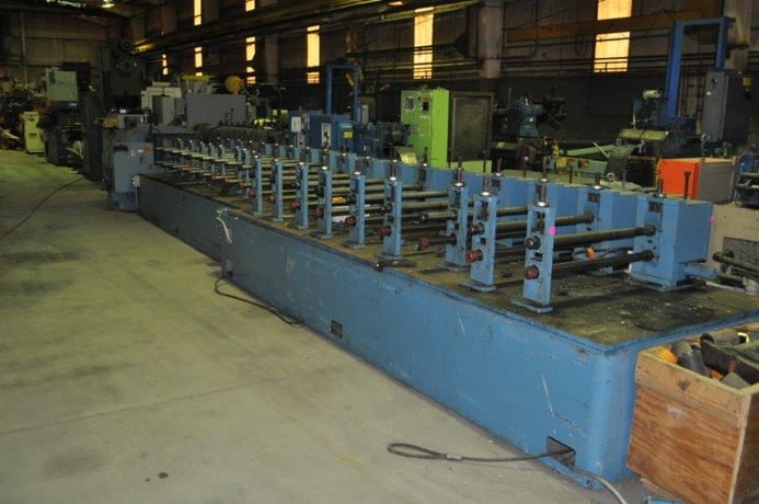 18 Stand, CMC, rollformer, 32" roll space, 2" dia.shafts, 18" horiz. centers, 40 HP,good - Image 1