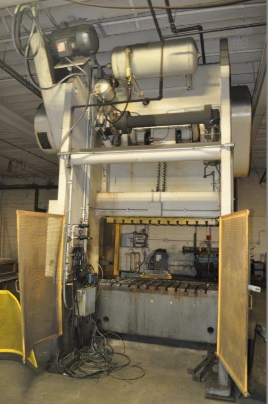 225 Ton, Niagara #S2-G225-77-32.5, 12" stroke, 32.5" Shut Height, 40 SPM, air clutch & brake - Image 3