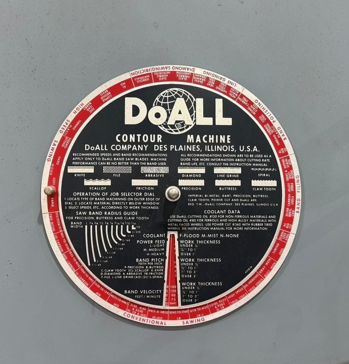 20" x 13" DoAll #2013-V, 26" x26" tilt table, 55-5200 FPM, 2 HP, 154" L x 1" W blade, welder - Image 4
