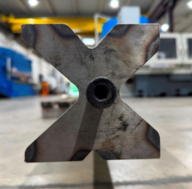 168" L, Accurpress, 4-way die, 1", 2", 3.5", 4.5" V openings - Image 1