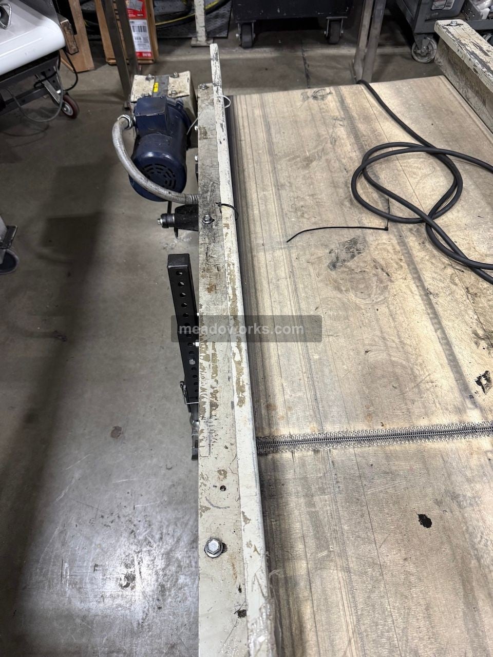 24" wide x 10' long, EMI #DD-24-10, Flat Belt Conveyor, 6.0 amps, adjustable-height legs on casters, side - Image 3