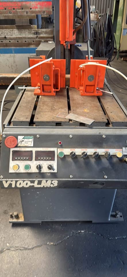 18" x 22" HEM #V100-LM3, Vertical Tilt-Frame Band Saw, 18" x 15" @ 45&deg; miter, 15' x 1.25" x .042" blade - Image 3