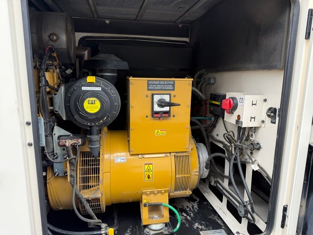 100 KW Caterpillar #XQ125, Diesel Generator, multi-voltage selector switch, 1800 RPM, EMCP 4.2B digital - Image 7
