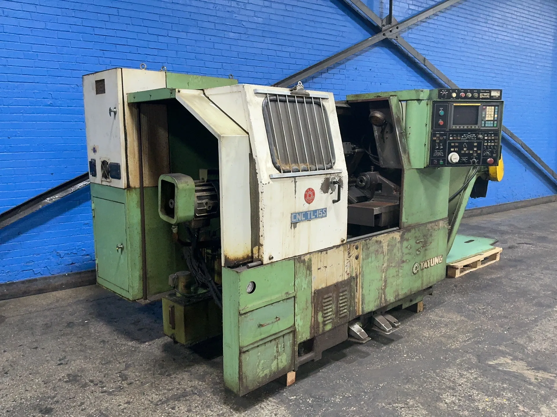 Tatung #CNC TL-15S, CNC Lathe, Fanuc OT control, 10" 2-jaw chuck, 1" bore, multiposition tool changer - Image 3