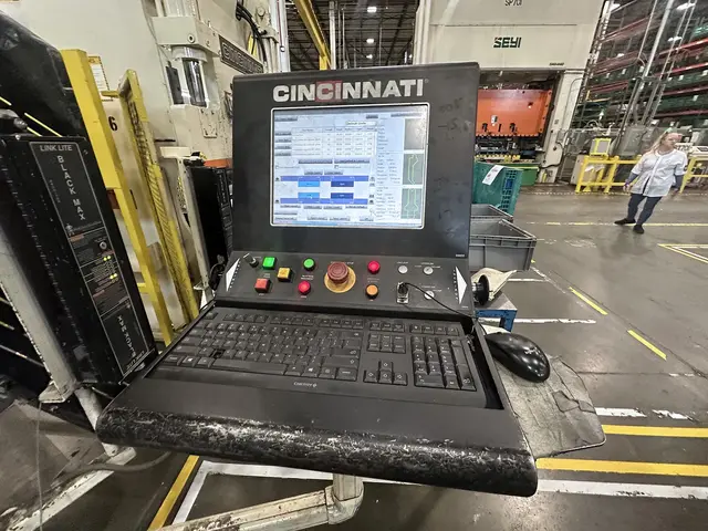 60 Ton, Cincinnati #60PF4, CNC press brake, 6' overall, 54" between housing, 11" stroke, 10" throat, 20" - Image 2
