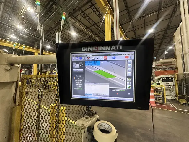 60 Ton, Cincinnati #60PF4, CNC press brake, 6' overall, 54" between housing, 11" stroke, 10" throat, 20" - Image 2