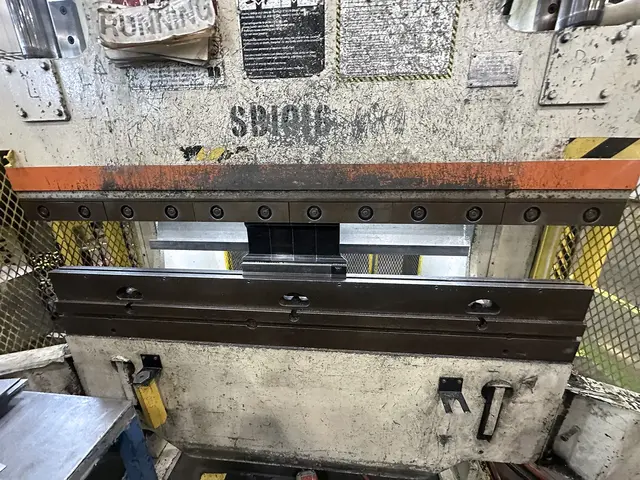 60 Ton, Cincinnati #60PF4, CNC press brake, 6' overall, 54" between housing, 11" stroke, 10" throat, 20" - Image 3