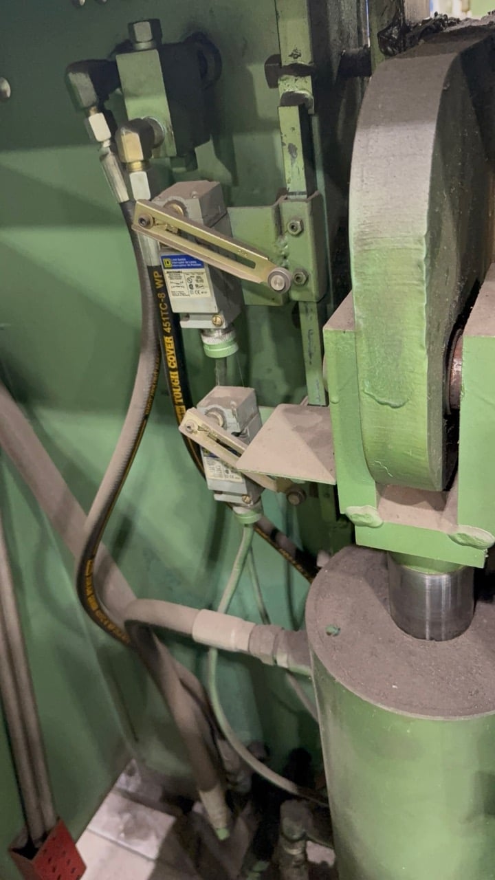 1/4" x 12' Betenbender #12-1/4, hydraulic power shear, 13 SPM, 21 hold downs, 35" squaring arm, 15 HP - Image 5
