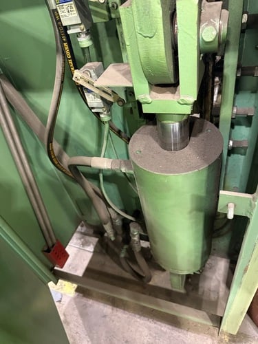 1/4" x 12' Betenbender #12-1/4, hydraulic power shear, 13 SPM, 21 hold downs, 35" squaring arm, 15 HP - Image 6