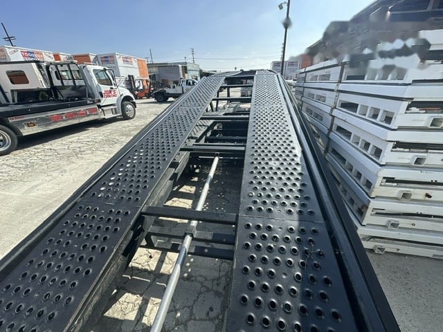 Infinity #GN600, 6-car automatic transport trailer, 50' overall, 48' top / 42' bottom deck, 102" bed width - Image 4