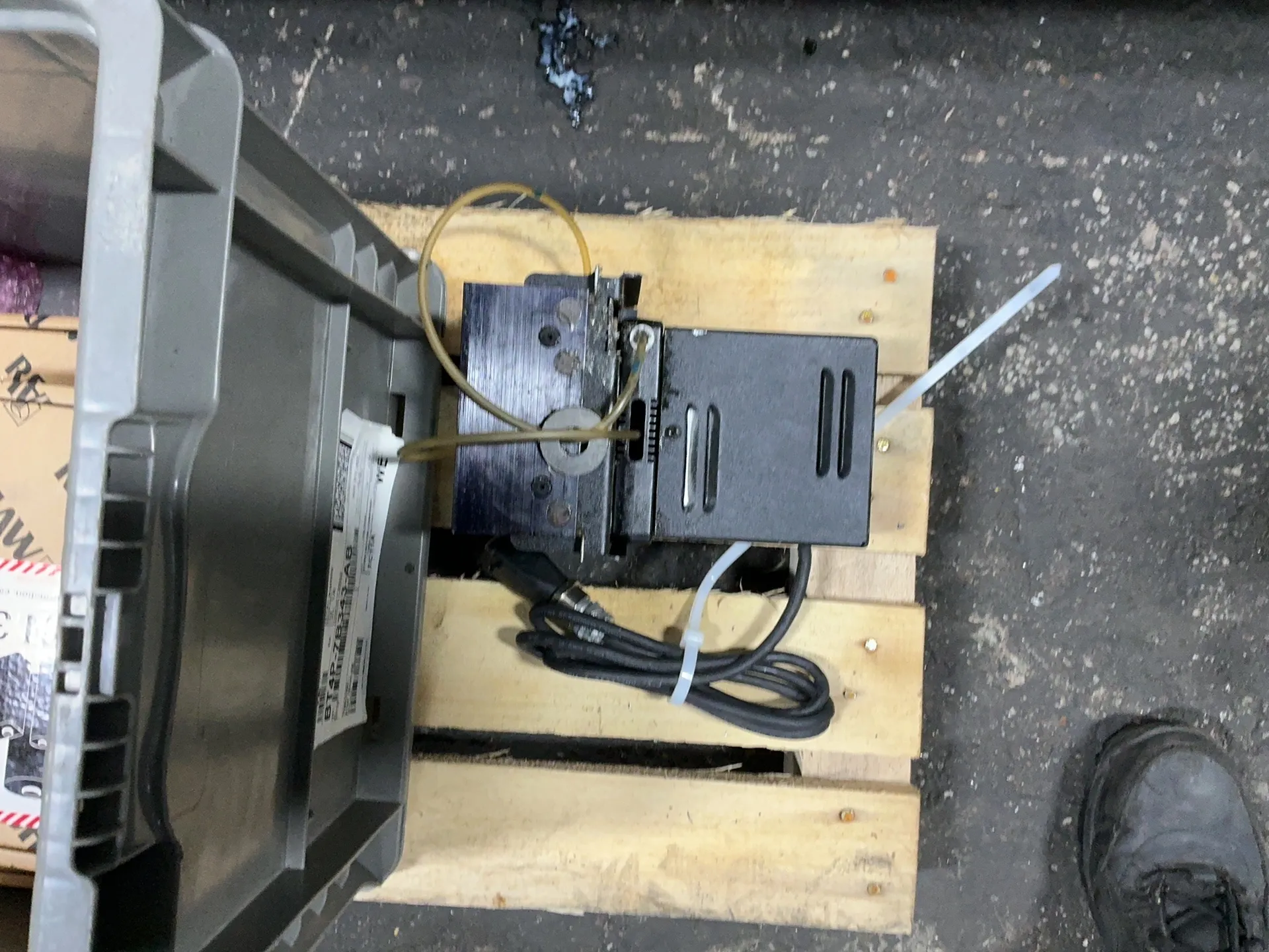 Milltronics #VM16, CNC Vertical Machining Center, 16" x 45.5", 9000 CNC controller, 16 position tool changer - Image 4
