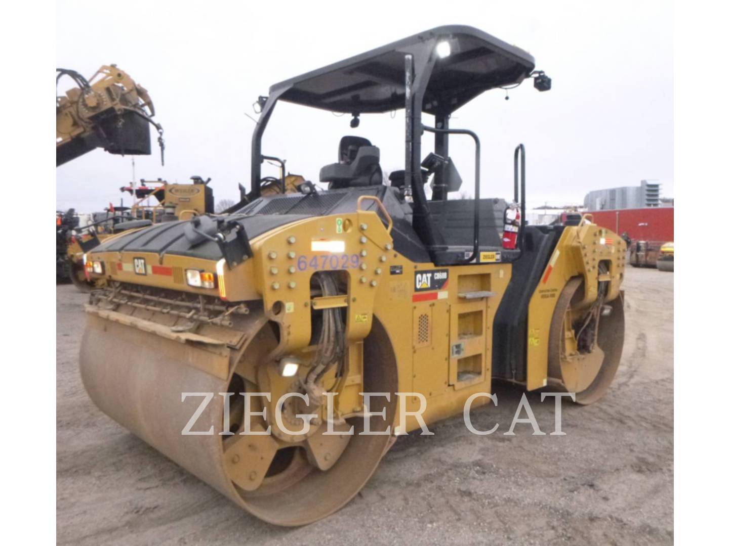 Caterpillar CB68B, Compactor, 6450 hours, S/N: C6800109, 2016 - Image 1