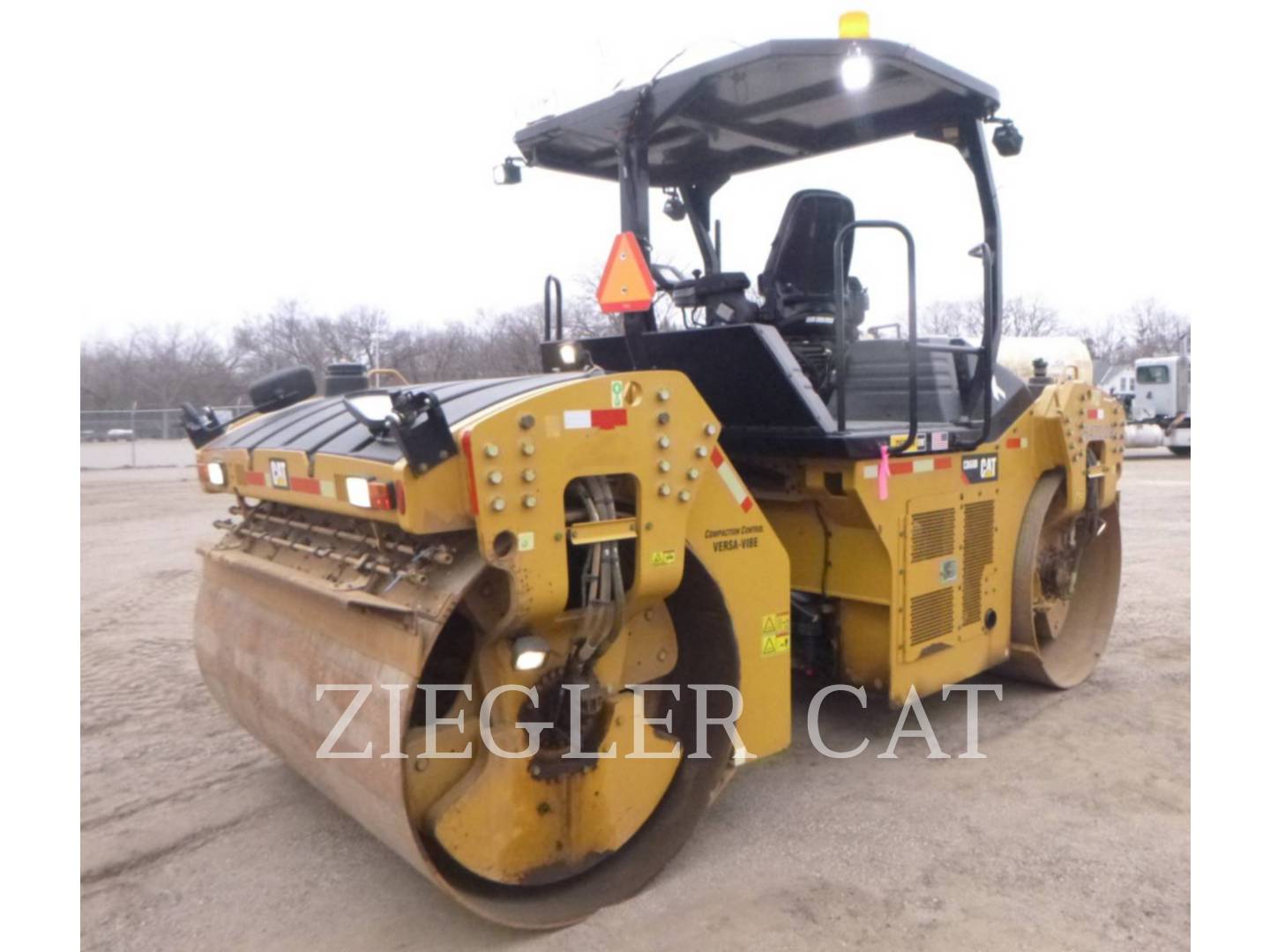 Caterpillar CB68B, Compactor, 6450 hours, S/N: C6800109, 2016 - Image 3
