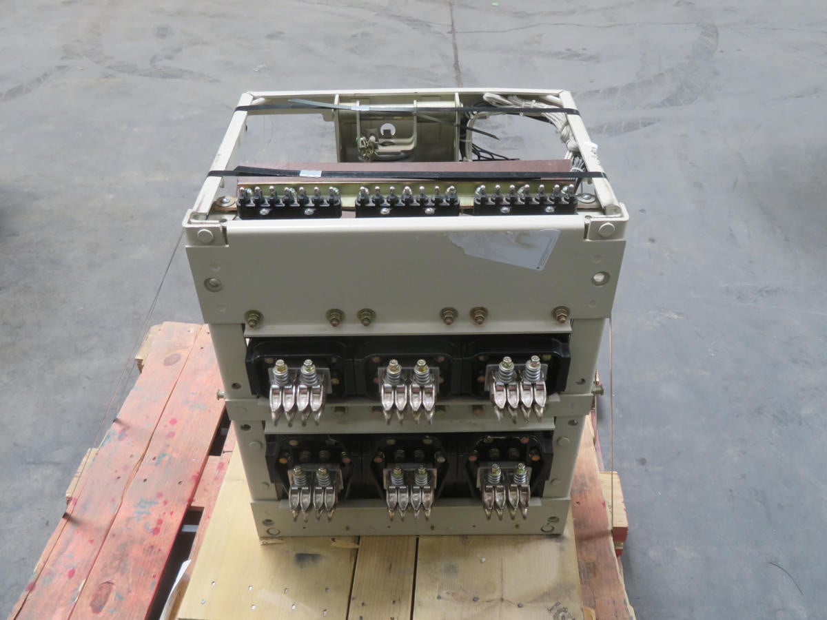 1600 Amps, GE #AK-2A-50-1, Circuit Breaker, 3-POLE, Air Type, 600 VAC, 1600 Amps, 60 HZ - Image 3