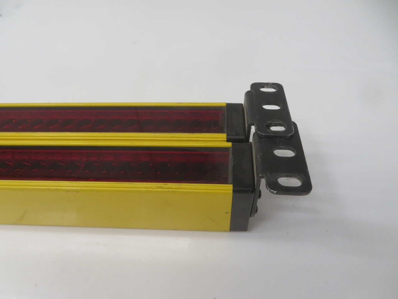 STI #MS46-20-1215-Q1-X, Light Curtain Transmitter Receiver Pair - Image 1