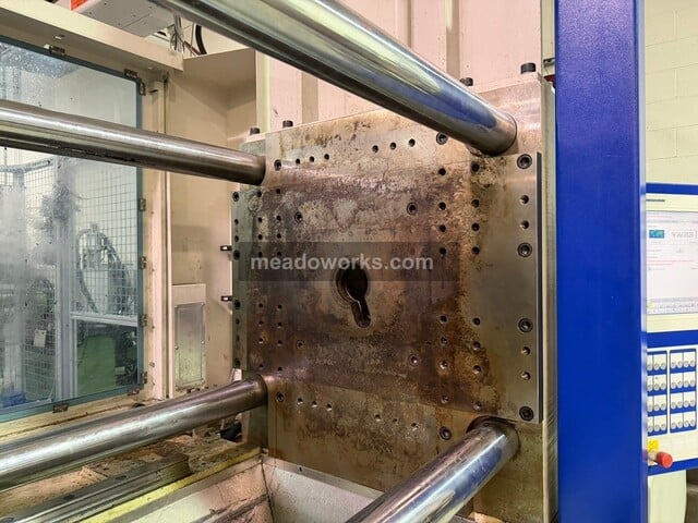 263 Ton, Battenfeld #HM-240/1330, Hydraulic Injection Molder, 24.8" x 22.4" tie bar spacing, 42.3" daylight - Image 4