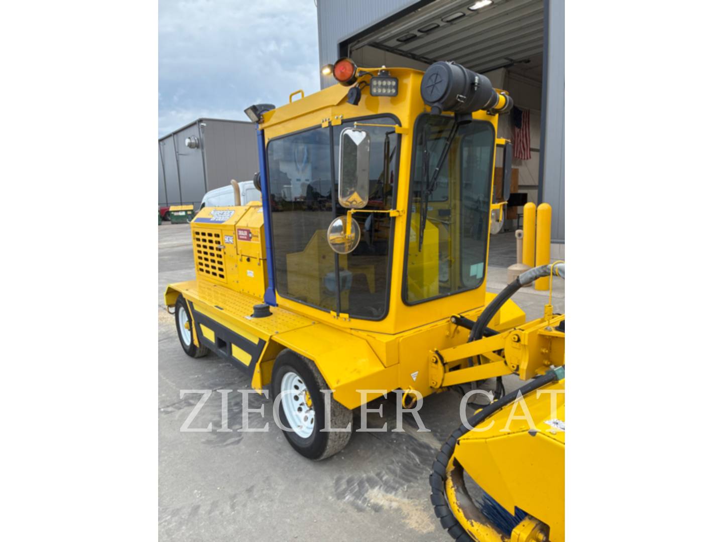 Superior SM74C, Road Broom, 316 hours, S/N: 923883, 2023 - Image 2