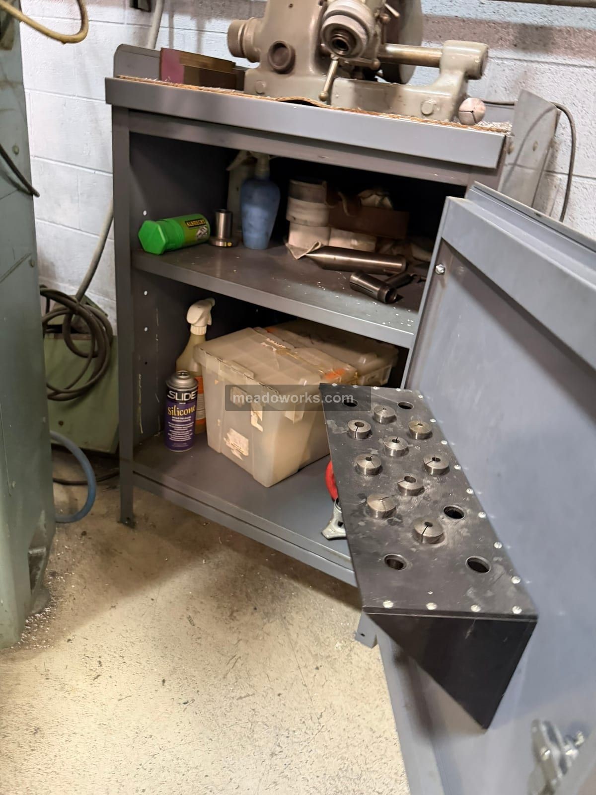 Deckel, Tool & Cutter Grinder, steel cabinet stand, collet rack, work lamp - Image 4