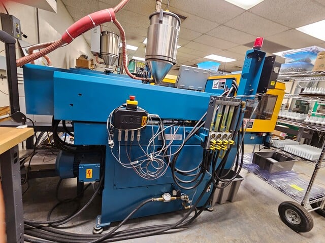 12 Ton, Boy #12A, Horizontal Injection Molding Machine, 10.19" x 10.19" tie bar spacing, 15.74" x 8.66" - Image 4