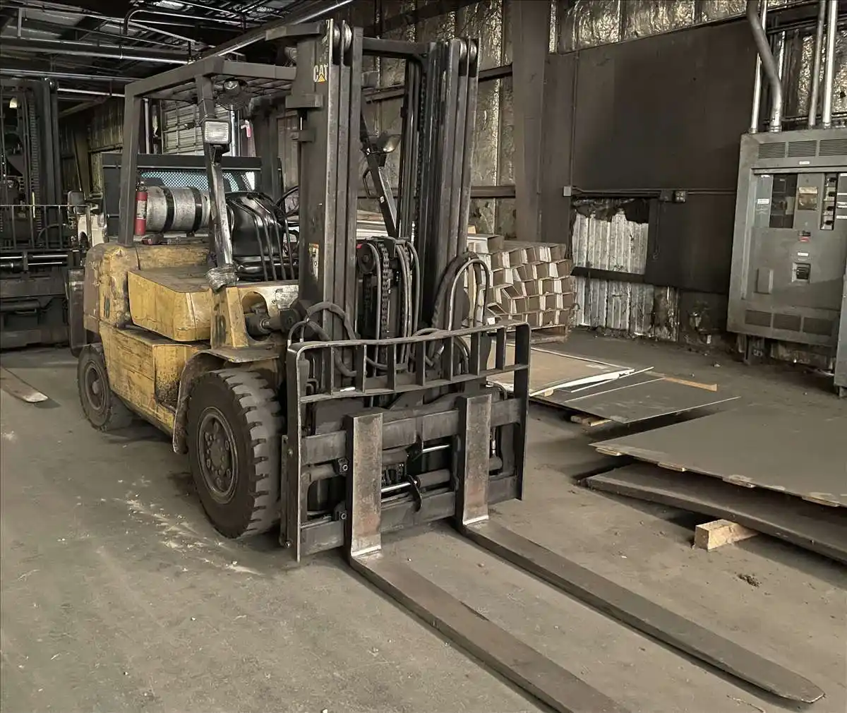 8000 lb. Caterpillar #GP40K-LP, LPG forklift, 187" lift height, side shift, cushion tires, 2008 - Image 1