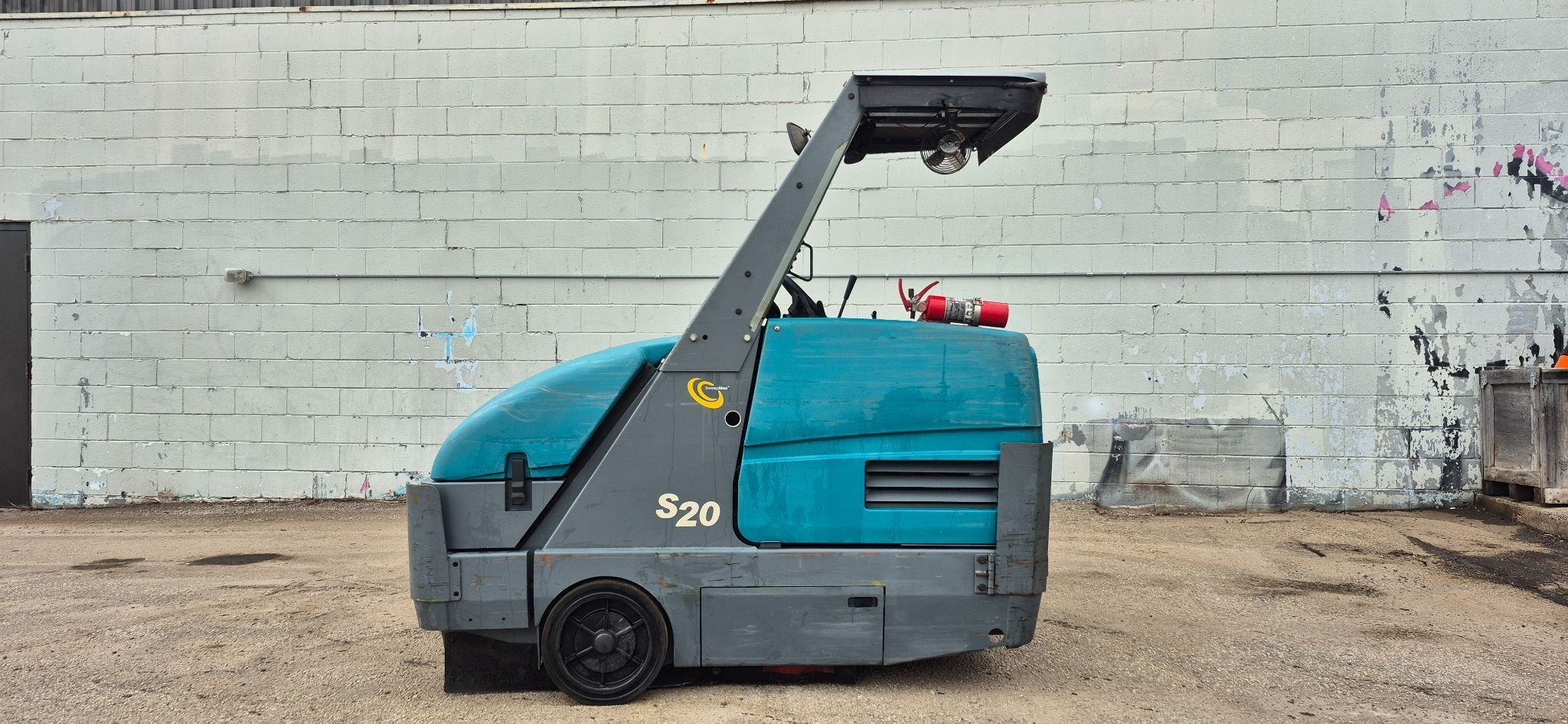 Tennant #S20, compact ride on sweeper, gas engine, 50" sweep path, 758 hours, 2012 - Image 3
