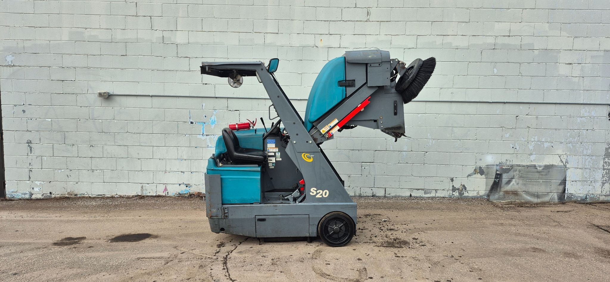 Tennant #S20, compact ride on sweeper, gas engine, 50" sweep path, 758 hours, 2012 - Image 6