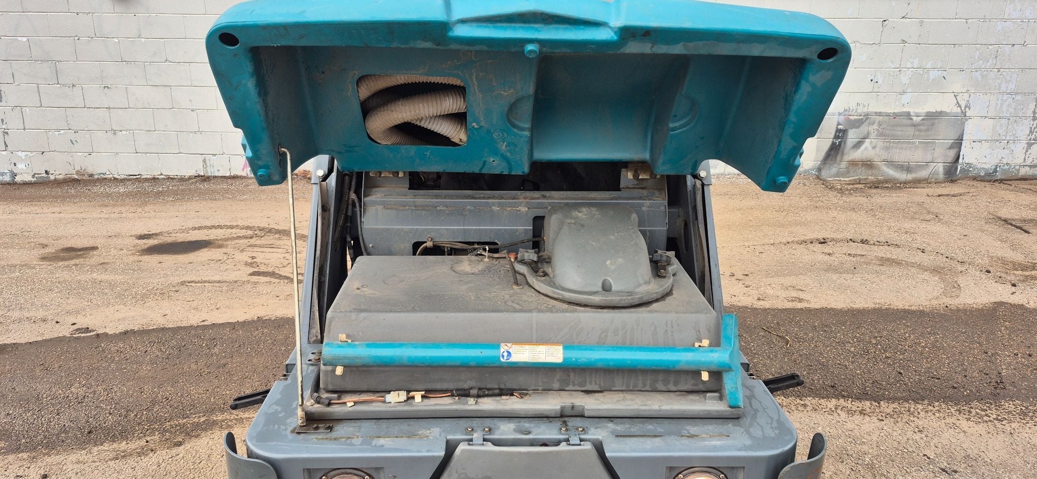 Tennant #S20, compact ride on sweeper, gas engine, 50" sweep path, 758 hours, 2012 - Image 7
