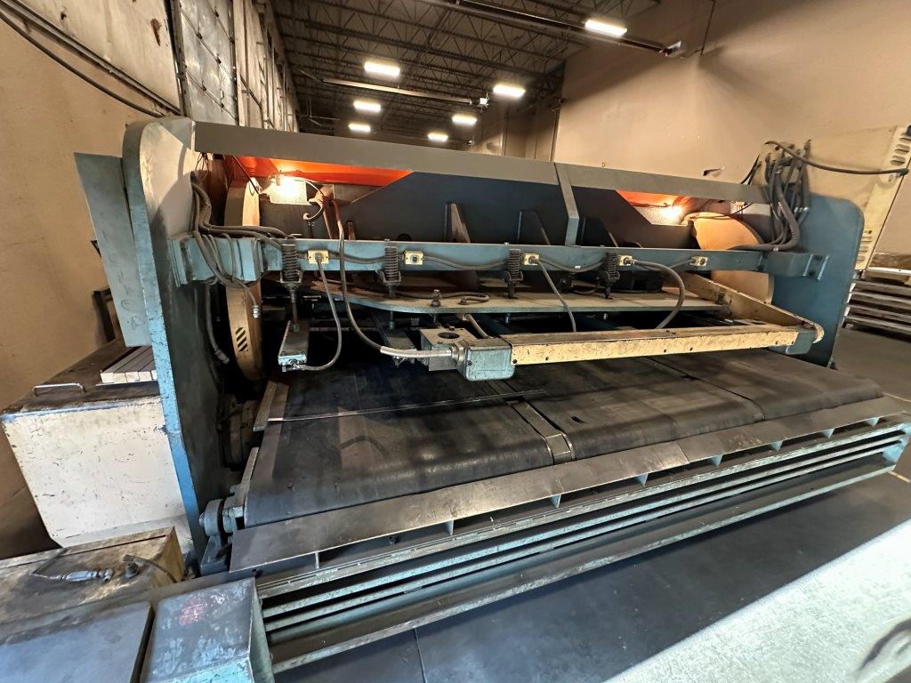 1/4" x 10' Amada #M-3060, mechanical shear, 13 hydraulic holddowns, 40" power Back Gauge, 60 SPM, 15 HP - Image 5